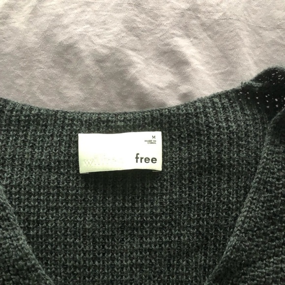 Aritzia sweater brand new tags on - Picture 2 of 3